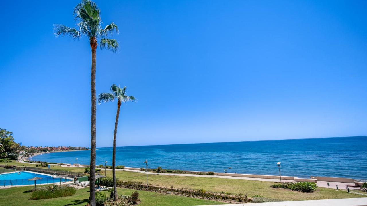Beach-Line Apartment With 3 Bedrooms In Estepona Dış mekan fotoğraf