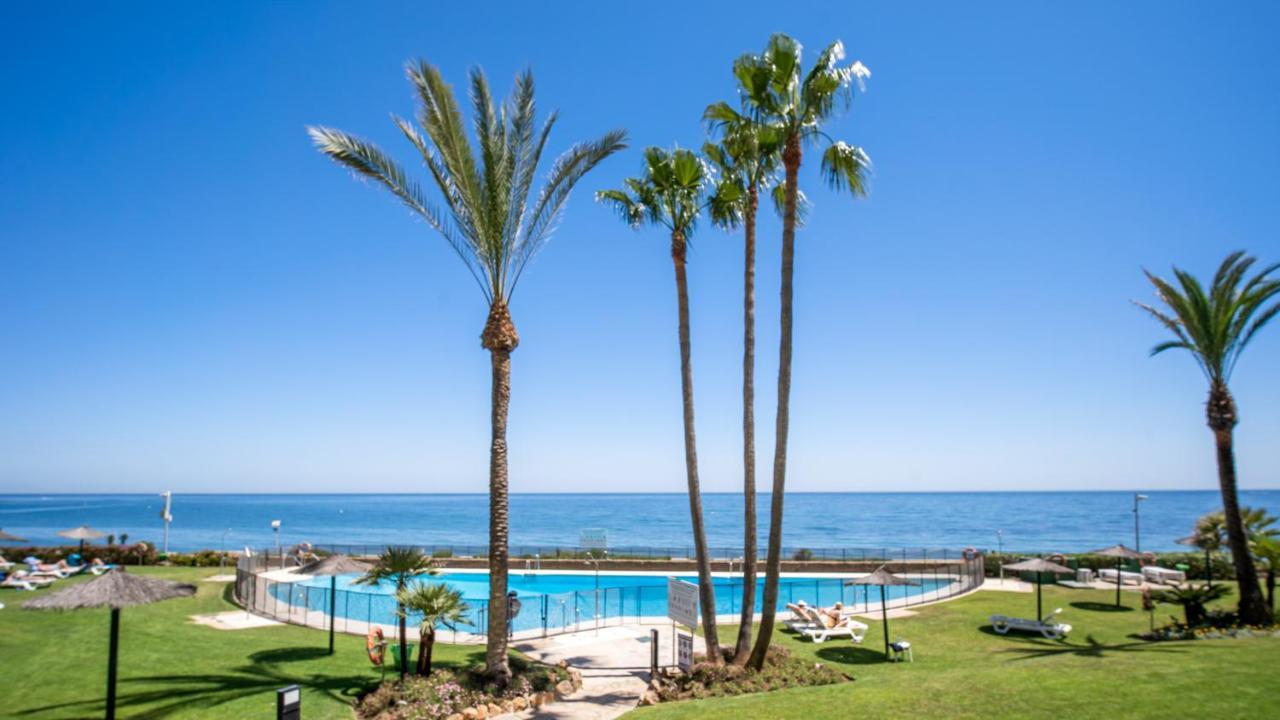 Beach-Line Apartment With 3 Bedrooms In Estepona Dış mekan fotoğraf
